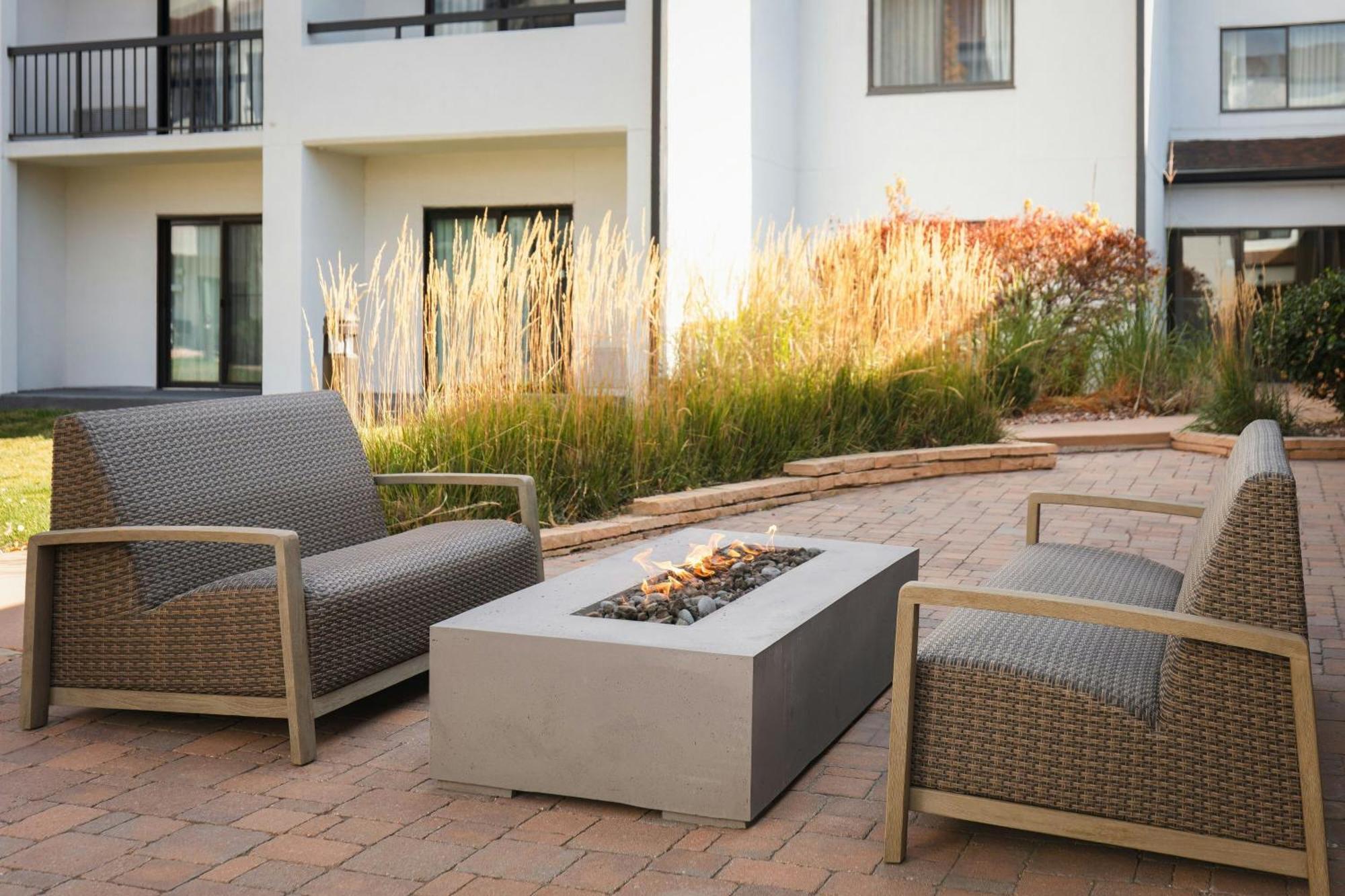 Courtyard By Marriott Denver Central Park Екстериор снимка