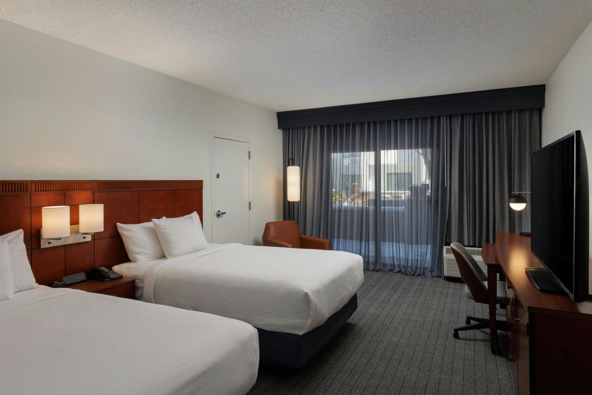 Courtyard By Marriott Denver Central Park Екстериор снимка
