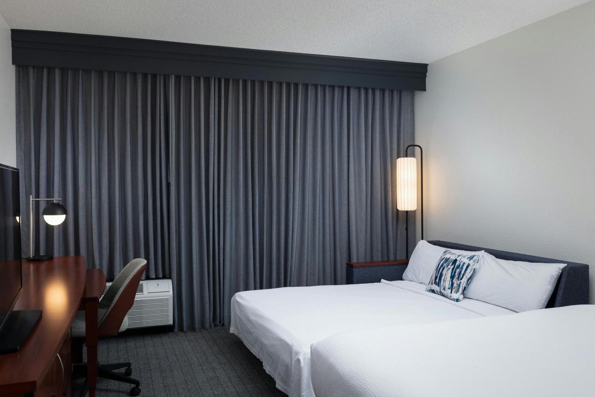 Courtyard By Marriott Denver Central Park Екстериор снимка