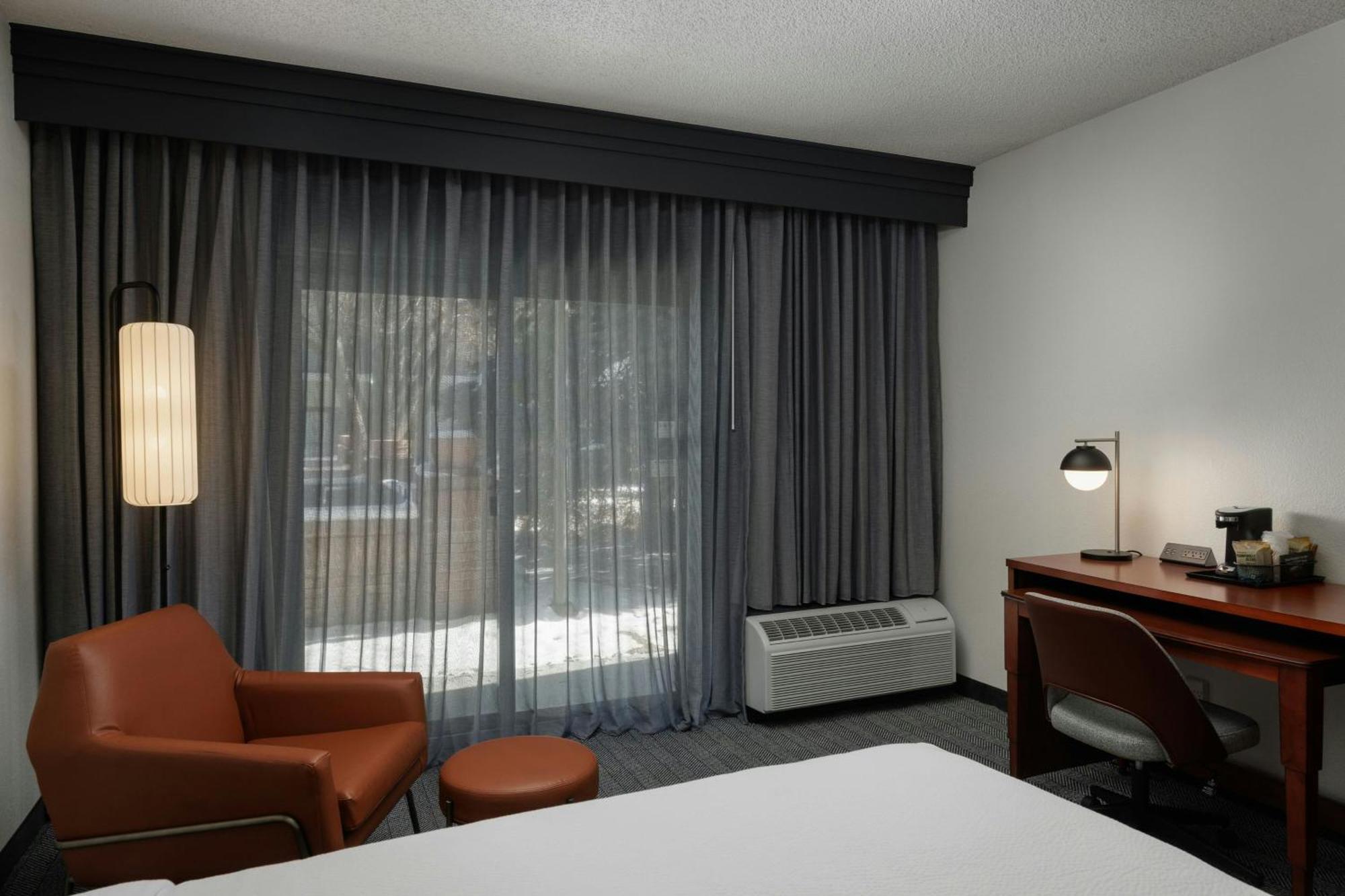 Courtyard By Marriott Denver Central Park Екстериор снимка