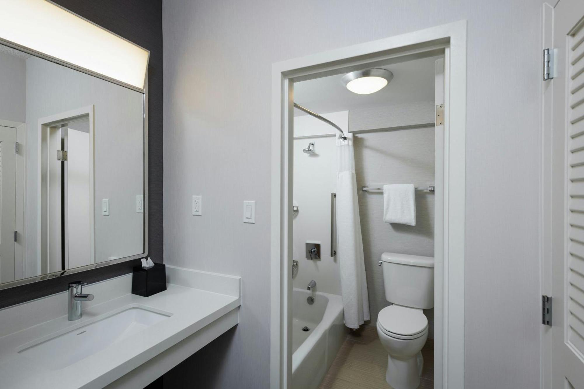 Courtyard By Marriott Denver Central Park Екстериор снимка