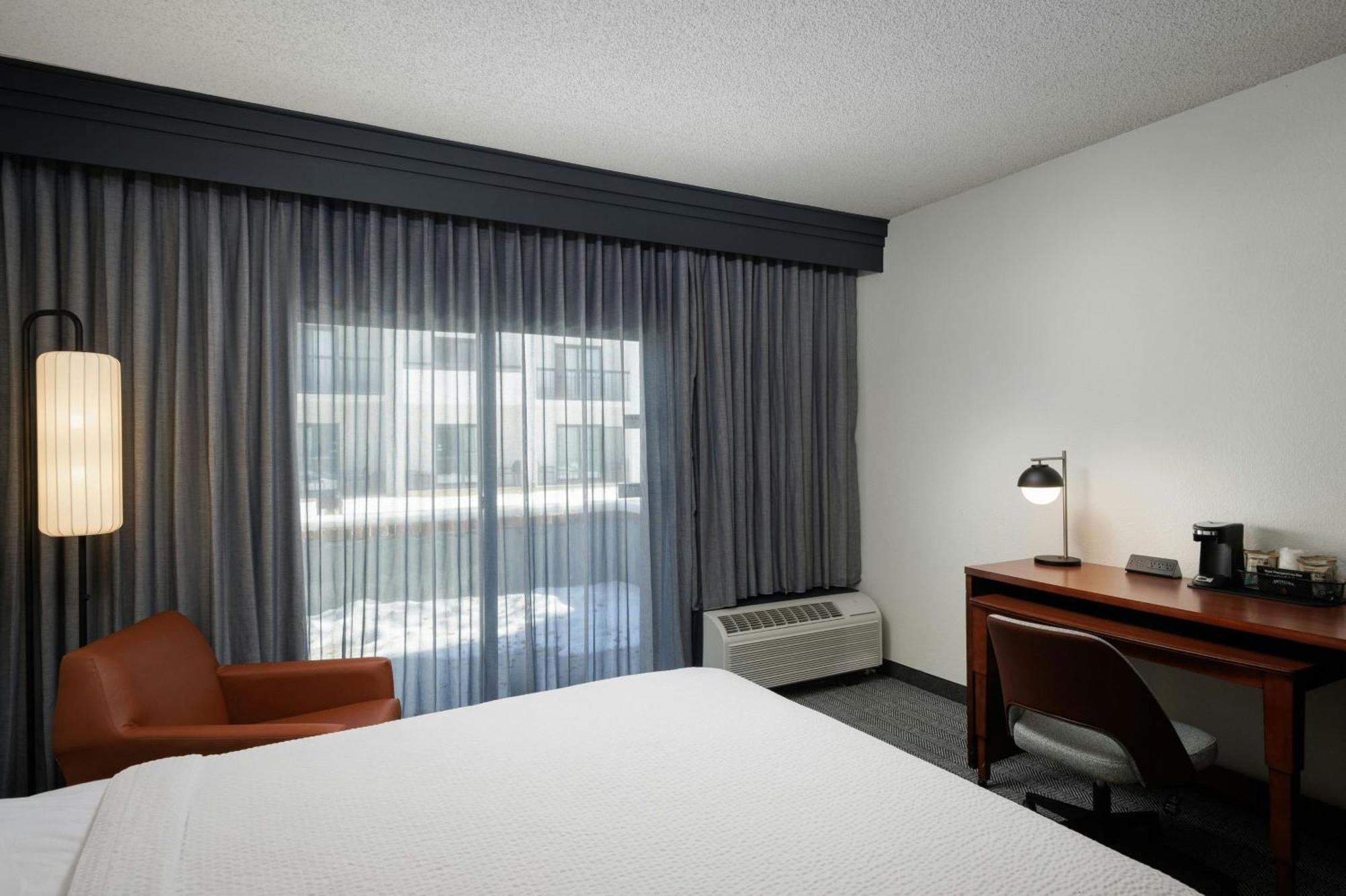 Courtyard By Marriott Denver Central Park Екстериор снимка