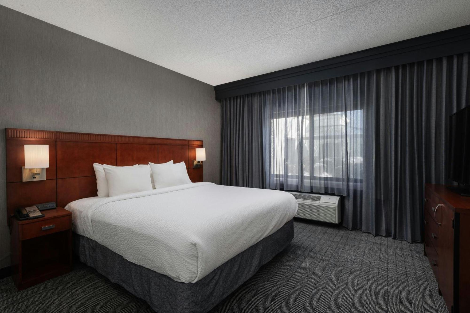 Courtyard By Marriott Denver Central Park Екстериор снимка