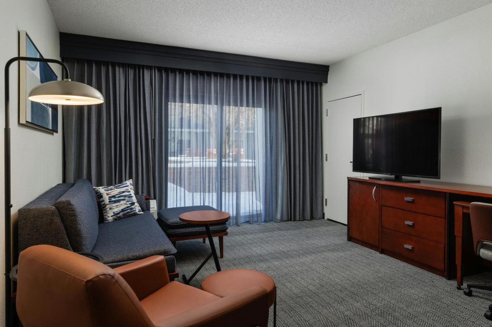 Courtyard By Marriott Denver Central Park Екстериор снимка