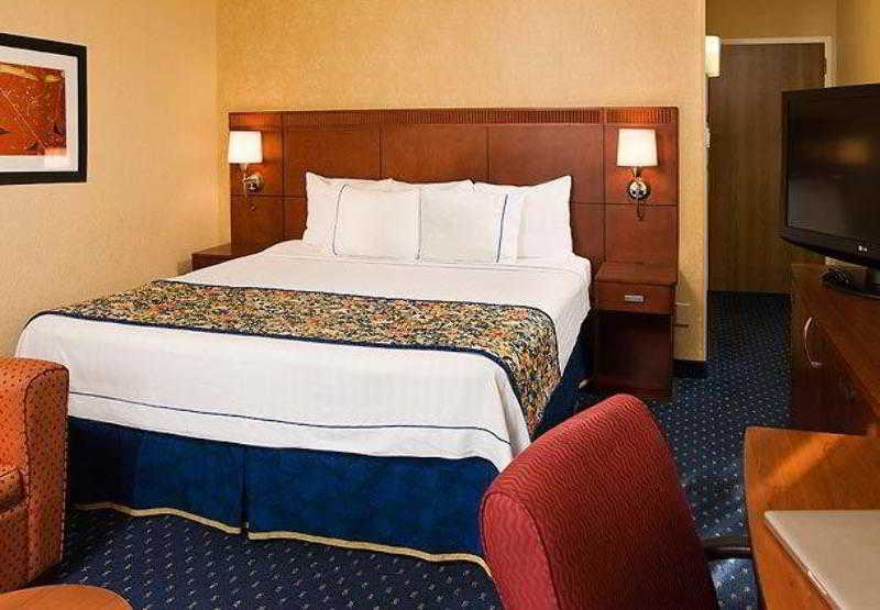 Courtyard By Marriott Denver Central Park Екстериор снимка