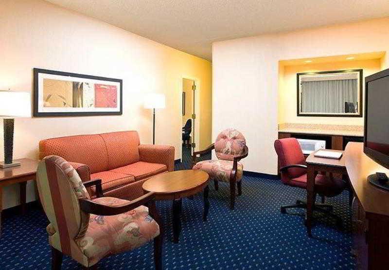 Courtyard By Marriott Denver Central Park Стая снимка
