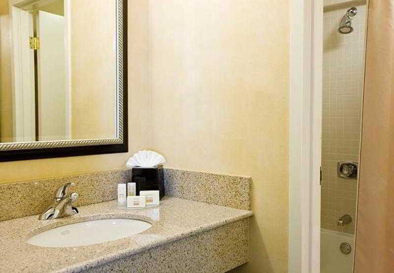 Courtyard By Marriott Denver Central Park Екстериор снимка